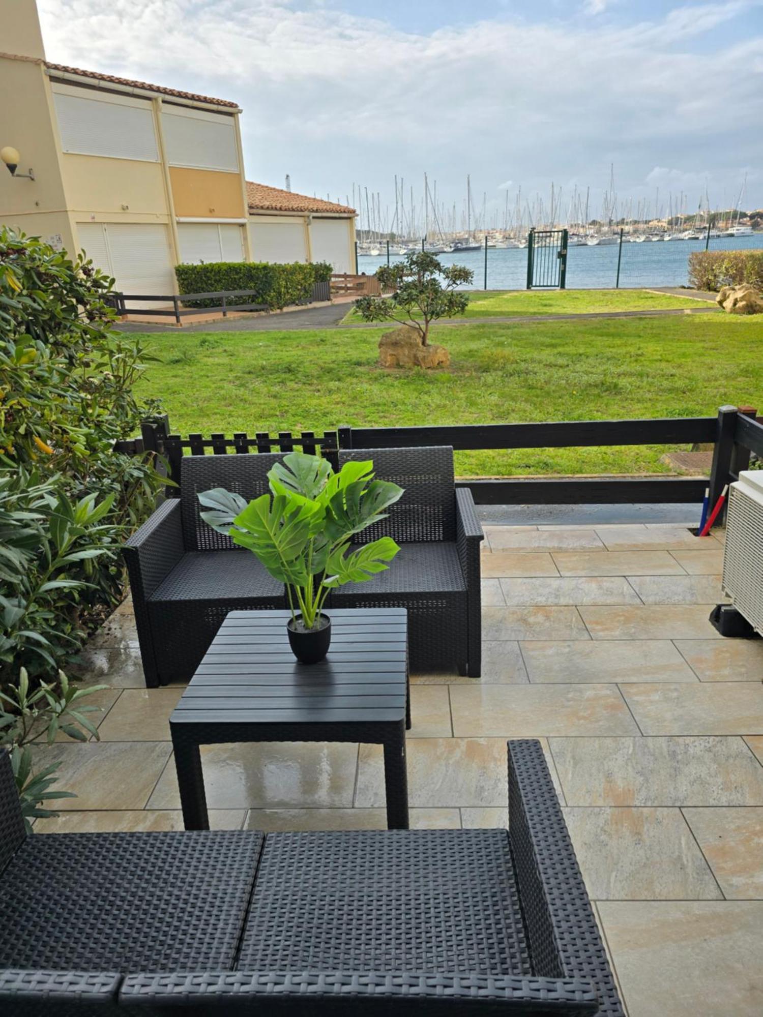 24 Tropic Deluxe Apartment